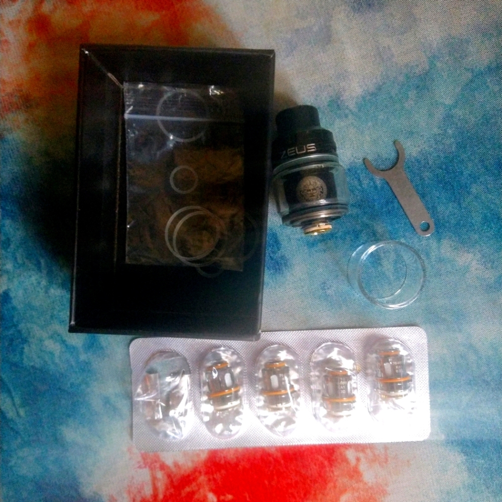 Zeus subzero tank( Black) + original box